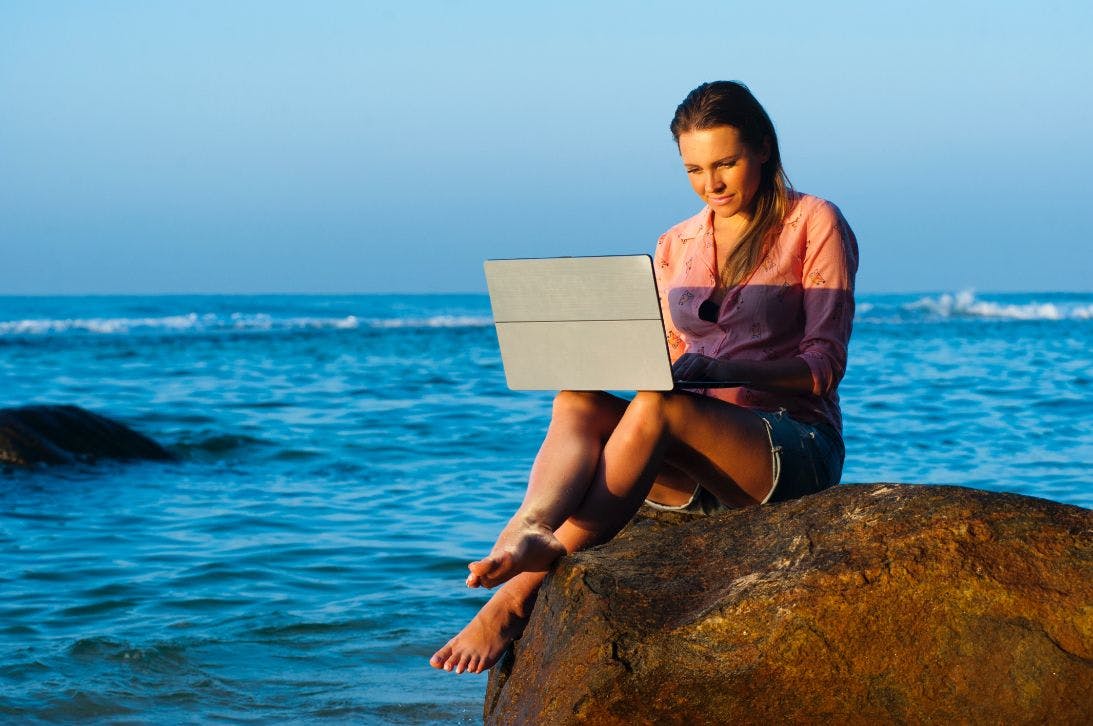 Beach lady laptop